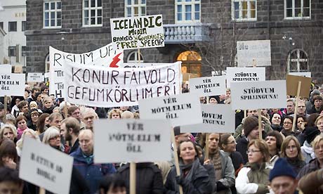 islande-manif-greve-manifestation1 islande-manif-greve-manifestation1