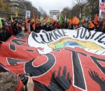 des-manifestations-en-marge-de-la-cop-21-sur-l-avenue-des-champs-11497934fkpxk_1713